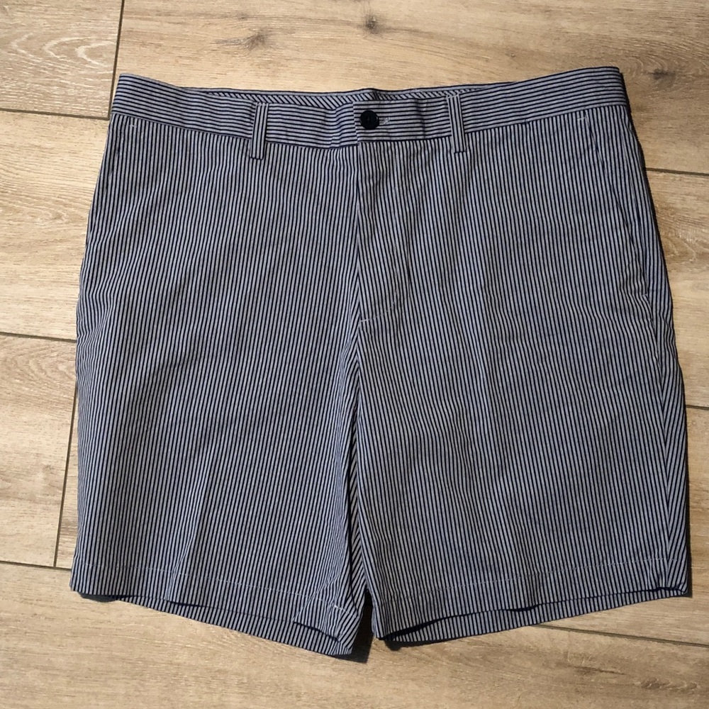 Banana Republic Men's Pinstripe Shorts - Grey and Black size 38 Preppy